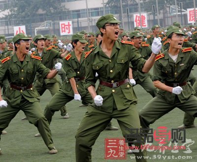 軍訓(xùn)期間怎么護(hù)理身體(軍訓(xùn)期間怎么護(hù)理身體健康)