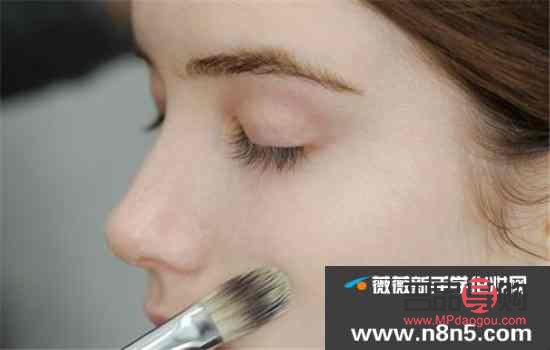 美容棒使用指南：輕松掌握擦拭技巧