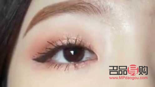 <h3>探索適合上下腫眼泡的眼型割法，打造迷人電眼</h3>