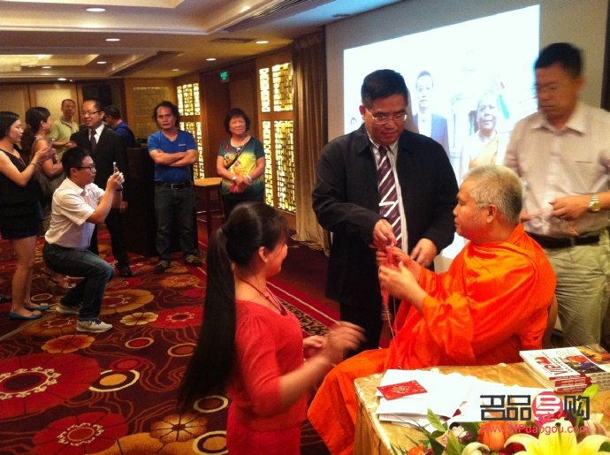 <h3>探尋各國特色禮物，選擇最動聽的贈送之選</h3>