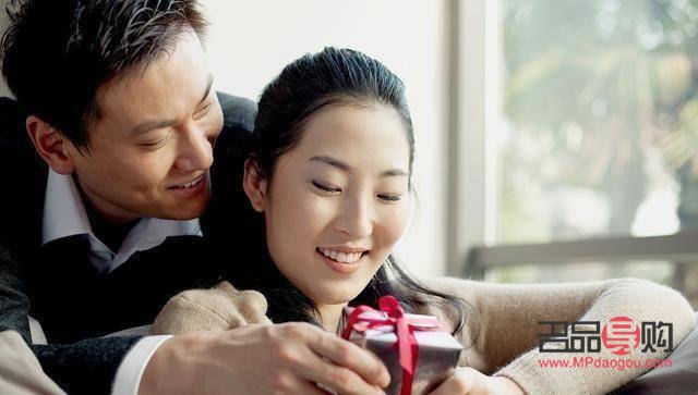 老婆回家，選什么禮物最能溫暖她的心？