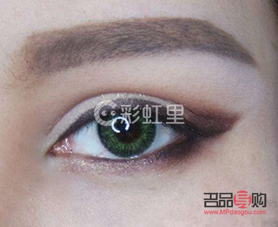 男士眼妝教程：打造深邃魅力的眼神