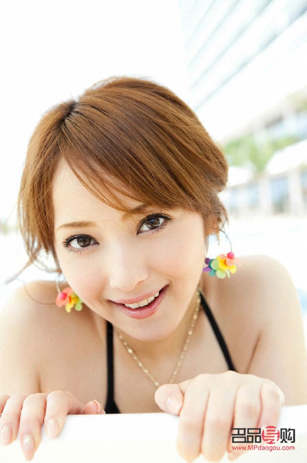 <h3>掌握技巧，輕松畫眼線不暈染</h3>