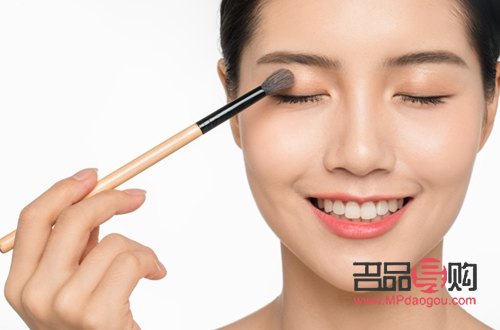 新手畫眼妝必備化妝品清單