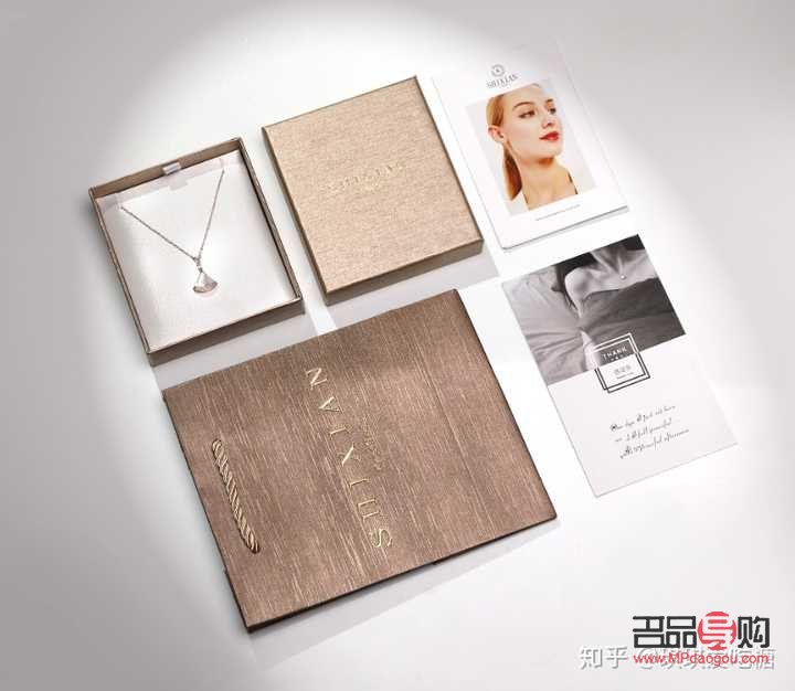 <h3>男生給女生寄什么禮物？一份細(xì)致入微的禮物指南</h3>