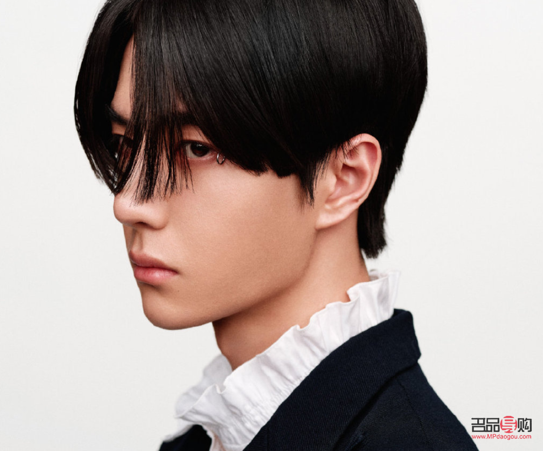 <h1>彩妝新手必學(xué)：臉上如何畫(huà)彩妝全攻略</h1>