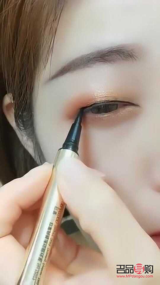 眼妝怎么畫好看又自然學生版(眼妝怎么畫好看又自然學生版圖片)