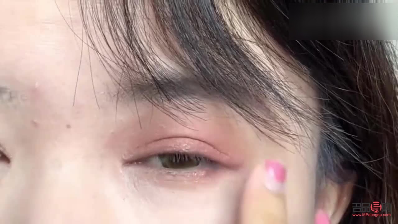 眼影的教程視頻(眼影教程視頻初學(xué)者)
