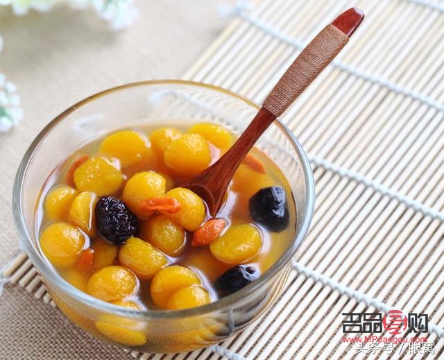 眼窩凹陷的食療秘籍：吃什么讓眼部恢復飽滿？