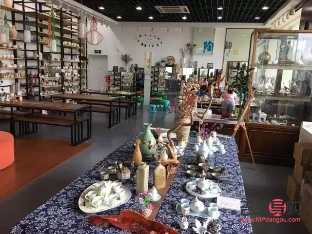 年輕人眼睛出現飛蚊癥(年輕人眼睛出現飛蚊癥怎么治療)