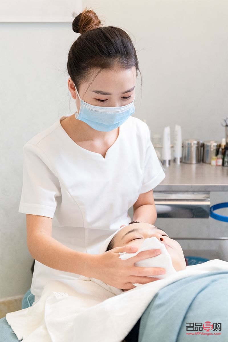 美容師護理用什么(美容師護理用什么護膚品)