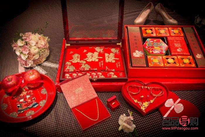 訂婚要交換什么禮物呢(訂婚要交換什么禮物呢女生)