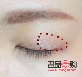 初學者淡妝化妝步驟涂眼影(初學者淡妝化妝步驟涂眼影可以嗎)