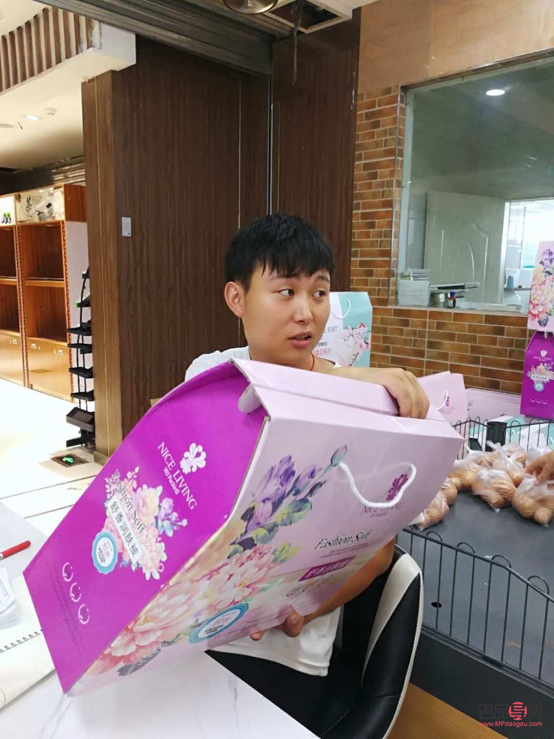 <h3>送帥哥老師禮物合適嗎？</h3>