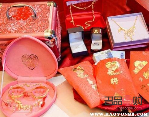 <h3>提親時女方應回贈何種禮物？</h3>