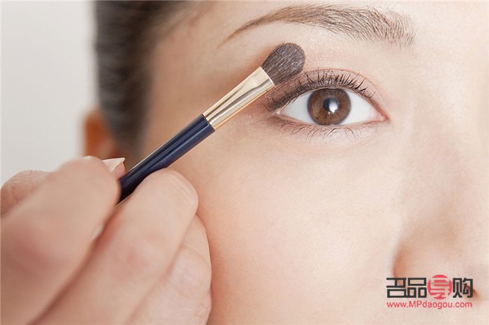 畫眼線用什么筆最好初學(xué)者(畫眼線用什么筆最好初學(xué)者用)