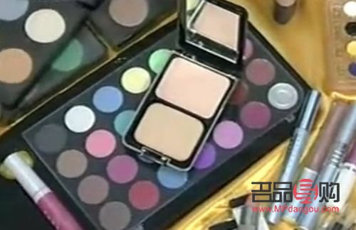 彩妝工具怎么用的(彩妝工具怎么用的視頻教程)