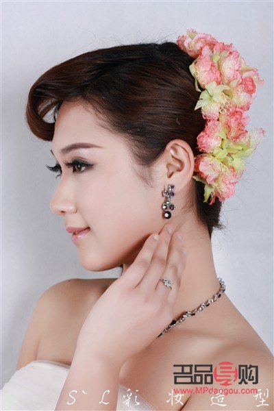 怎么去設(shè)計(jì)彩妝(如何做彩妝)