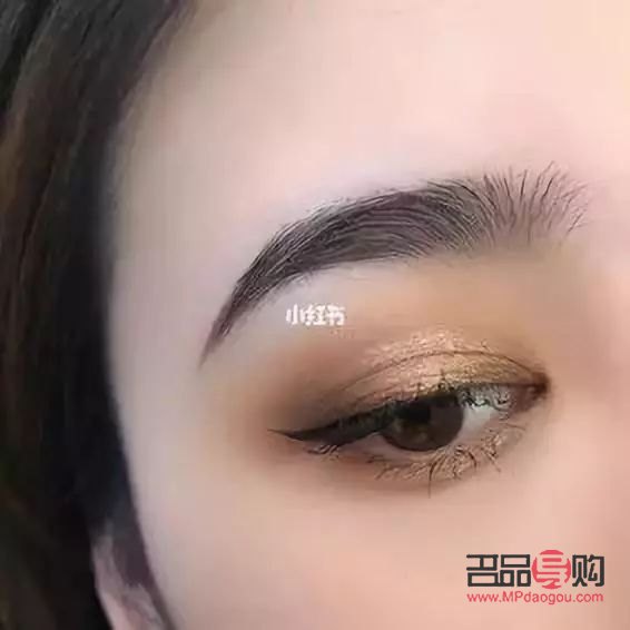 <h3>彩妝技巧：如何巧妙掩飾腫眼，打造迷人眼妝</h3>
