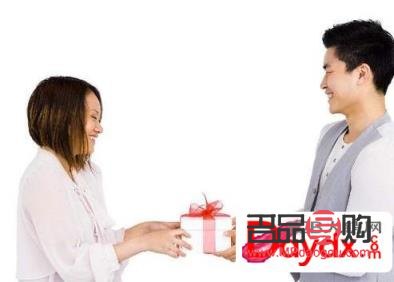 <h3>異性間送禮之道：避免尷尬，慎選心意</h3>