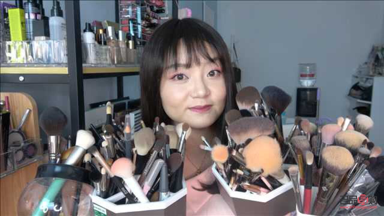 怎么挑選彩妝視頻(怎么挑選彩妝視頻教程)