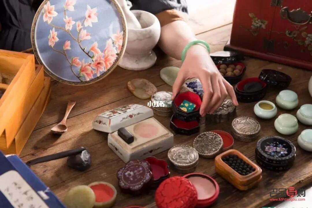 古董彩妝怎么買的(古董彩妝怎么買的到)