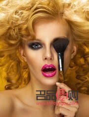 彩妝是怎么做成的(彩妝是怎么做成的視頻)