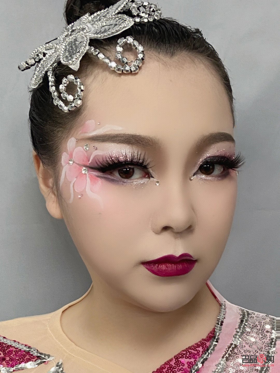 舞臺(tái)彩妝怎么購買(舞臺(tái)彩妝怎么購買便宜)