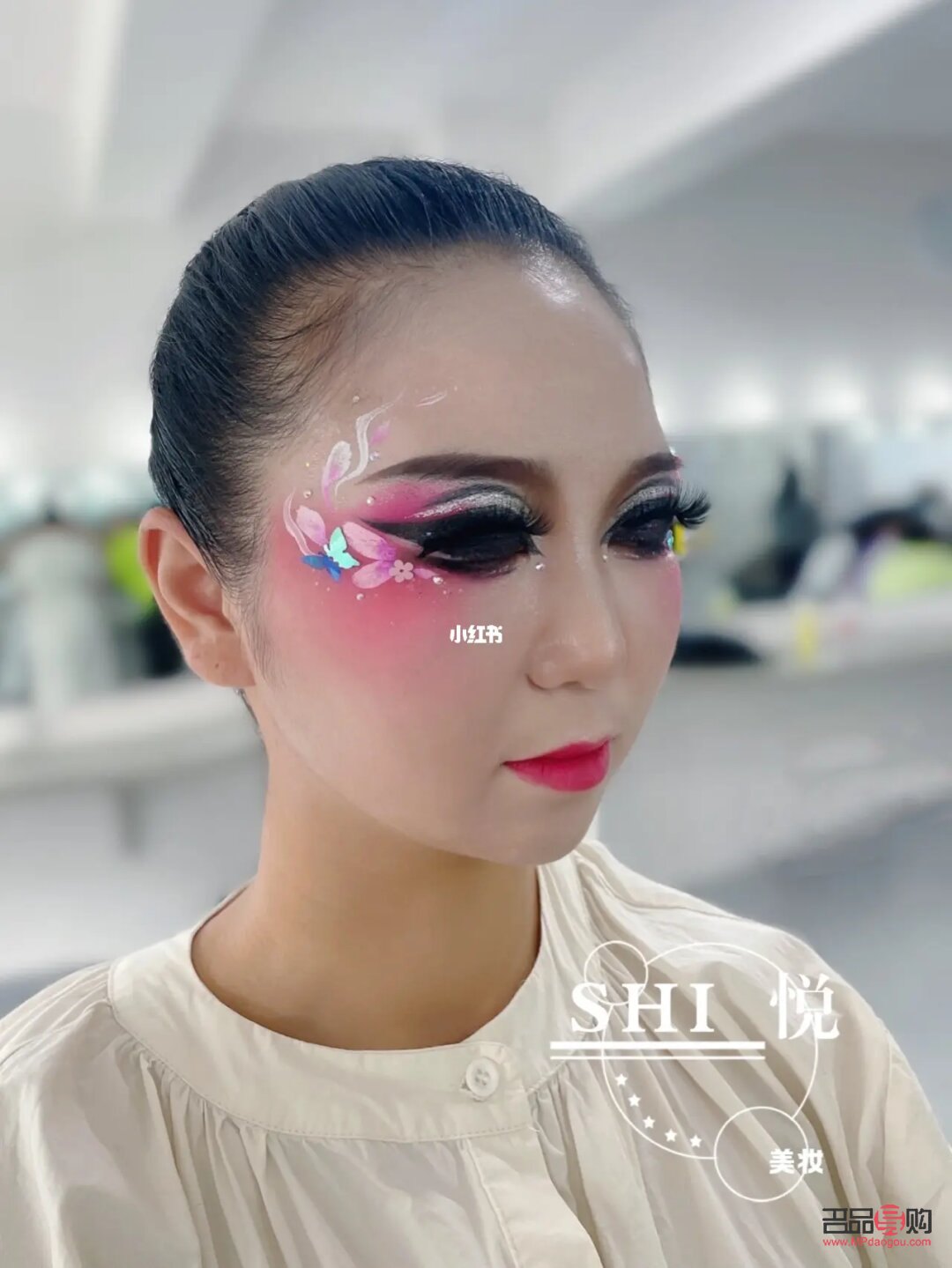 舞臺(tái)彩妝怎么購(gòu)買(mǎi)(舞臺(tái)彩妝怎么購(gòu)買(mǎi)便宜)