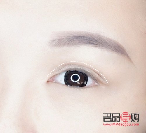 淡妝之選：眼線與睫毛膏的細致比較