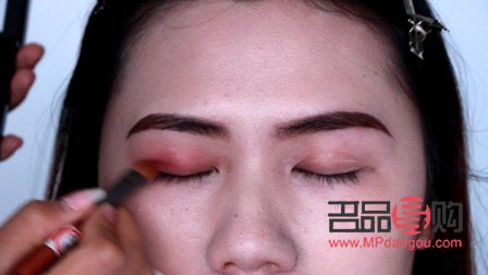 雙眼皮畫眼影怎么畫(雙眼皮畫眼影怎么畫視頻)