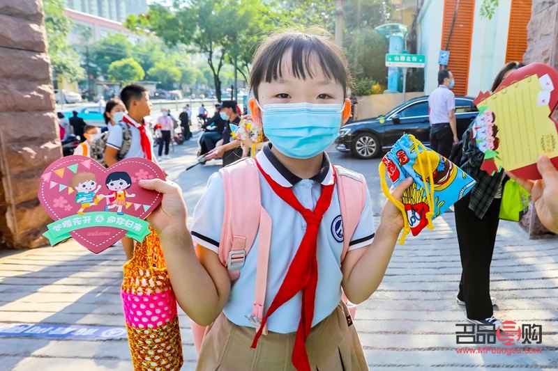 去小學門口買什么禮物(去小學門口買什么禮物比較好)