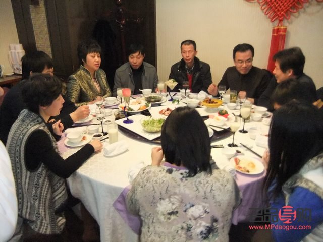 飯局應(yīng)酬，你應(yīng)選擇的禮物策略