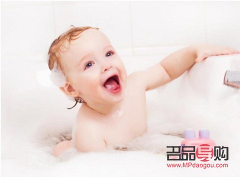 寶寶洗澡：呵護嬌嫩肌膚，全面護理身體