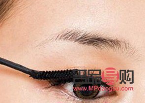 <h3>彩妝眼睛：打造迷人眼妝的技巧與步驟</h3>