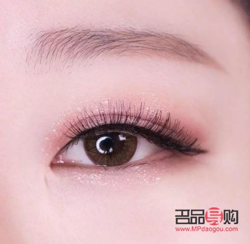 <h3>彩妝調色技巧：如何巧妙讓彩妝呈現黑色魅力</h3>