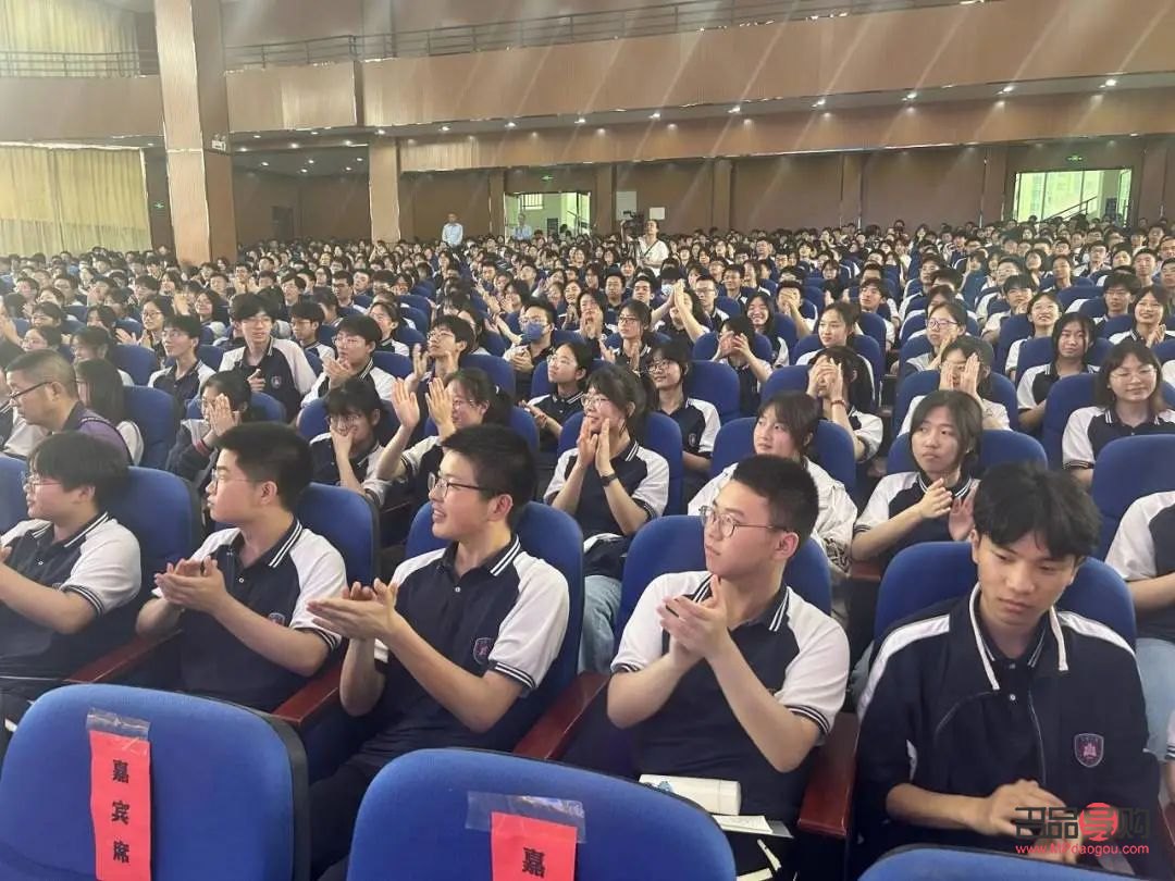 畢業典禮送什么禮物好(兒子畢業典禮送什么禮物好)