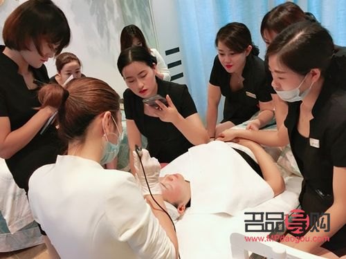 學做美容師怎么樣(學做美容師怎么樣啊)