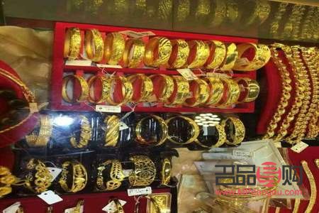 當黃金是去當鋪還是金店？一篇詳解指南
