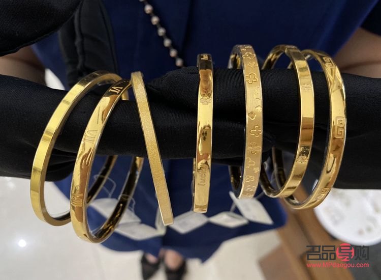 為什么周生生的黃金比其他金店貴(黃金買周生生還是周大福)