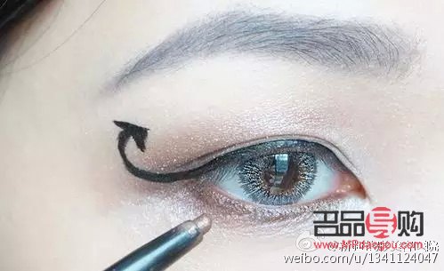<h3>紋眼線與美瞳線：哪個更美更動人？</h3>