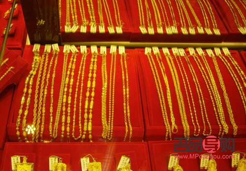 現(xiàn)在金店賣多少錢一克(現(xiàn)在金店賣多少錢一克黃金)