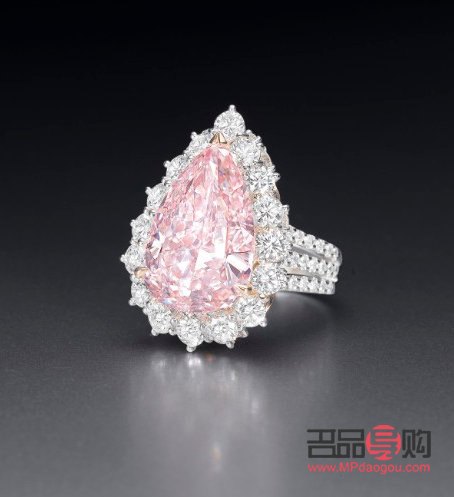 上海亞一金店翡翠手鐲：瑰麗非凡，珍藏之選