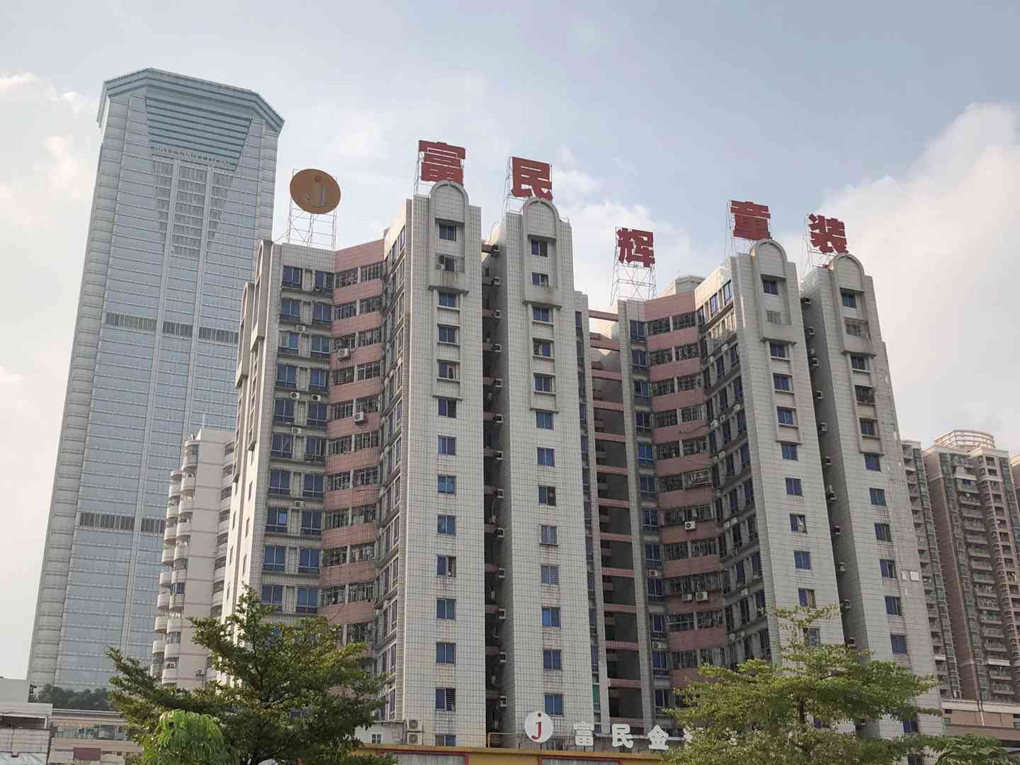 東莞：虎門最大的服裝批發(fā)市場，富民時裝城，銷往世界各地