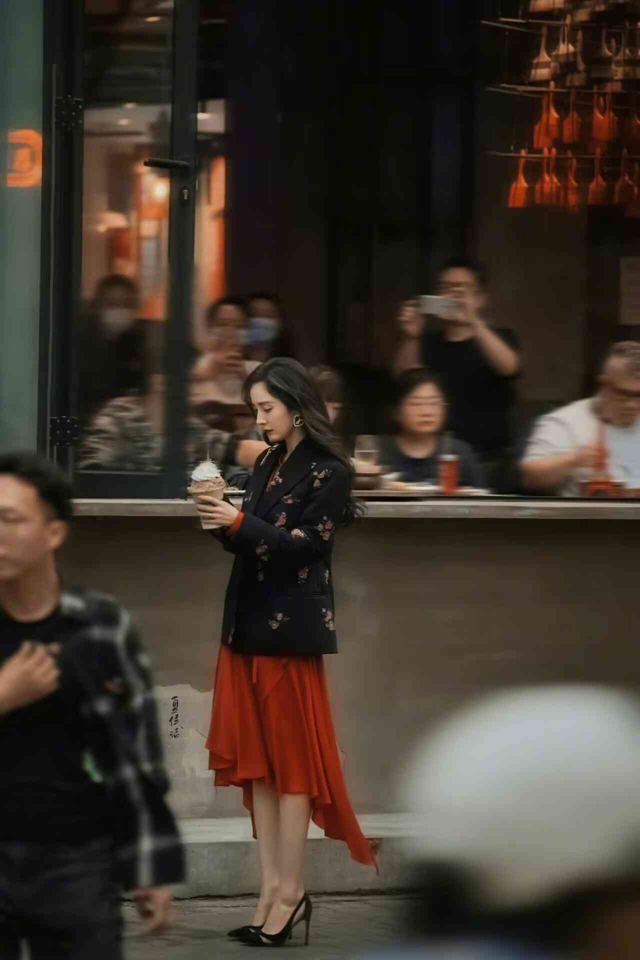 職業裝女