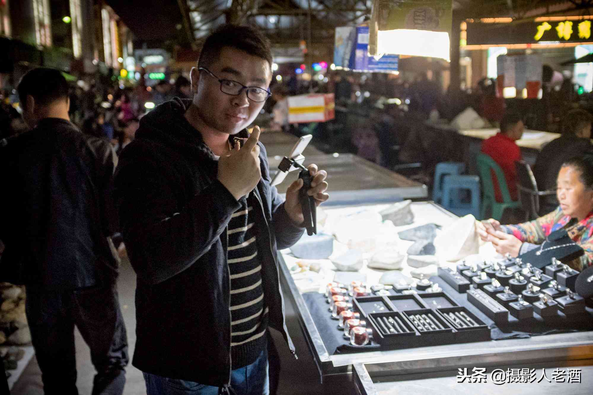 實拍云南瑞麗賭石基地：賣石頭的有一半是緬甸人，隨便一塊幾萬塊