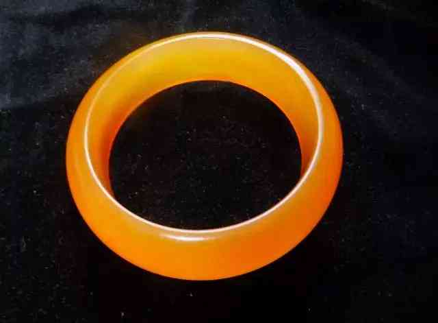 金絲玉手鐲(金絲玉手鐲價格大概多少)