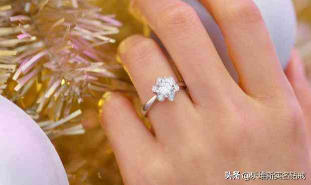 結婚戒指戴左手還是右手女(女生結婚戴戒指左手還是右手)