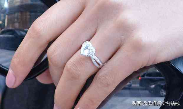結婚戒指戴左手還是右手女(女生結婚戴戒指左手還是右手)