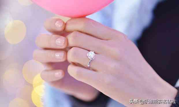 女生戴戒指左右手區(qū)別(女生戴戒指左右手區(qū)別圖解)
